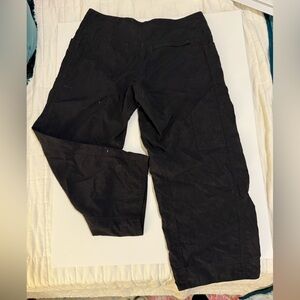 Mountain Hardwear women’s black outdoor capri pants